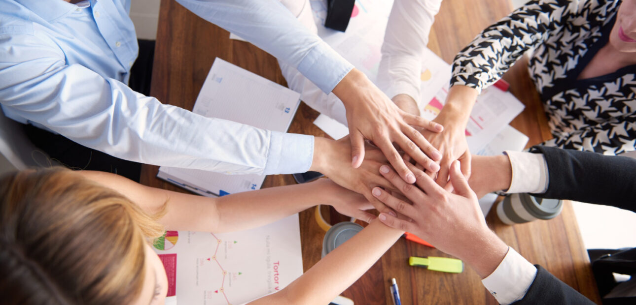 ¿Tu equipo te sigue por convicción o por obligación? Claves para construir un liderazgo motivador